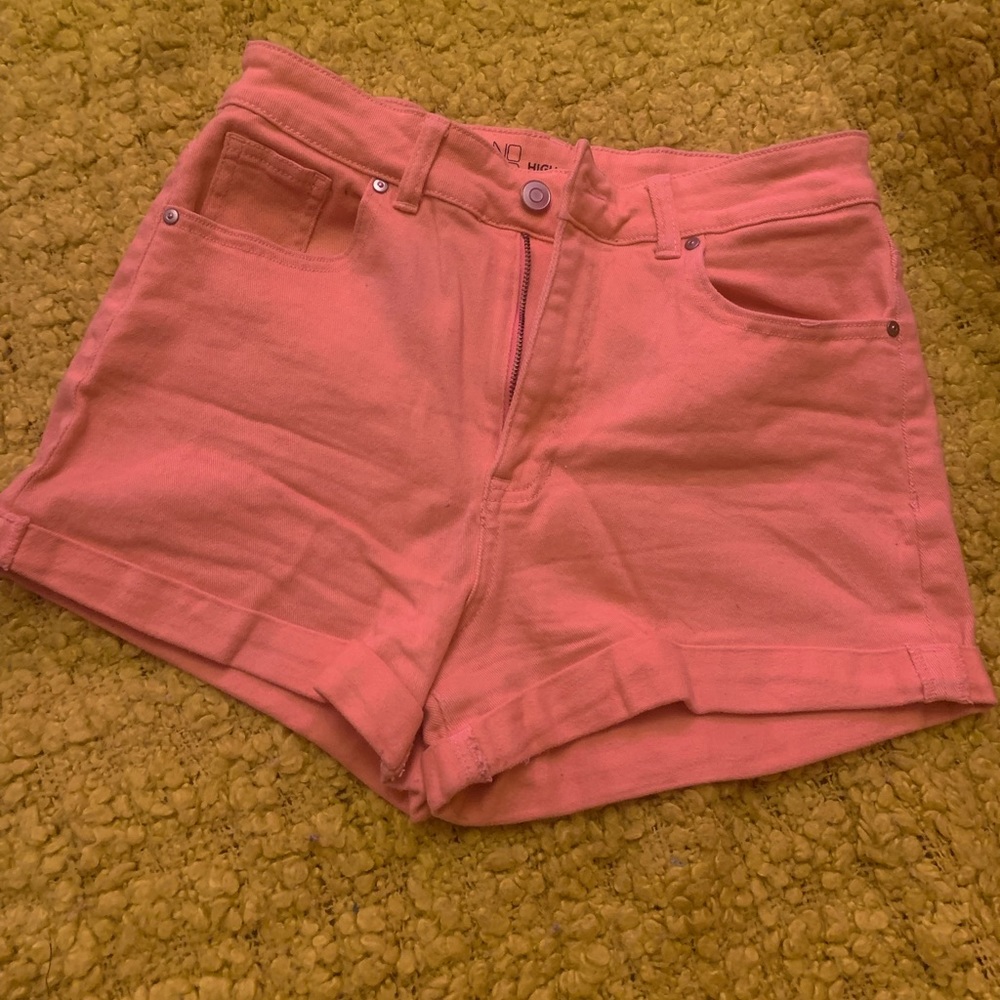 Fun coral, high waisted shorts!! 🪸